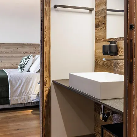 Hellochalet Les Fleurs - Scenic Alpine Escape 70 Metres From The Cable Car