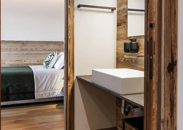 Hellochalet Les Fleurs - Scenic Alpine Escape 70 Metres From The Cable Car