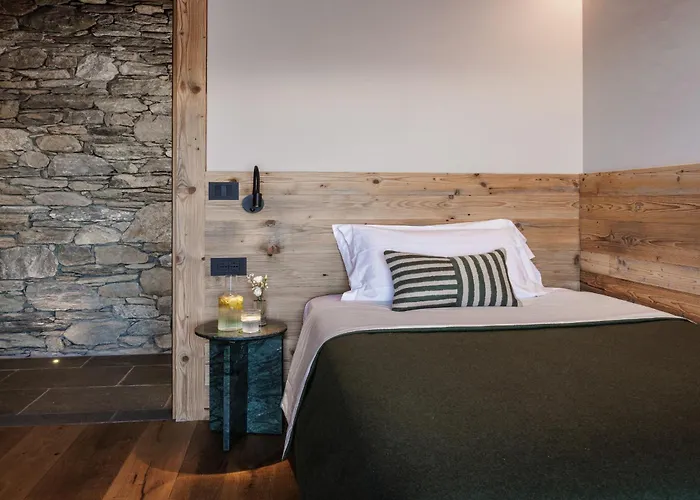 Hellochalet Les Fleurs - Scenic Alpine Escape 70 Metres From The Cable Car *